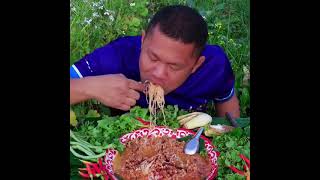 Eating fresh seasonal vegetables crab roe and spicy rice noodles in the vegetable garden [upl. by Arel]