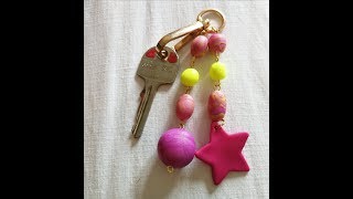 TUTORIAL PORTACHIAVI CON PERLINE E CHARMS IN PASTA POLIMERICA [upl. by Brothers940]