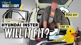 Past hij er Inster Piepkleine Hyundai EV blijkt een enorme trukendoos  HUGE Car Guy Walkaround [upl. by Nosnarb765]