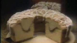 Pillsbury Streusel Swirl cake  1982 [upl. by Lleynod]