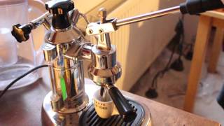 La Pavoni Espressomaschine Zubereitung EspressoCrema New York Cafe [upl. by Vassily]