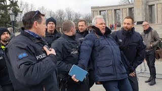 Verhaftung von Heiko Schöning auf einer Friedensdemo am 100324 in Berlin [upl. by Fidelas]