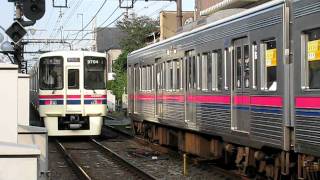 京王線 明大前駅 通勤時間帯平日朝警笛あり ホーム編 20111014 [upl. by Rahel219]