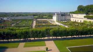 Vue aérienne des jardins du château de Villandry [upl. by Herrah863]