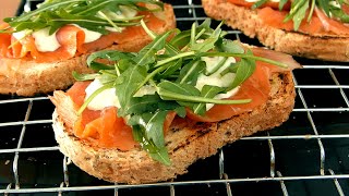 Tostas de Salmón Ahumado Recetas con Salmón [upl. by Carmon273]