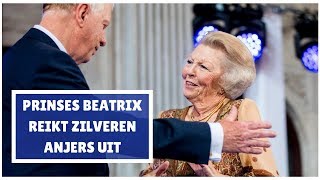 Volendams koor zingt voor Beatrix  Blauw Bloed [upl. by Karoly]