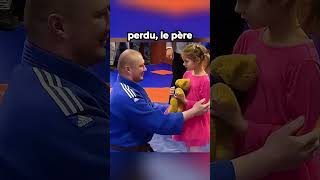 Elle défend son père sur le ring et change le cours du match  👧💥 [upl. by Beuthel945]