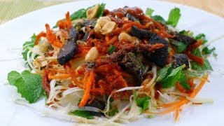 How to make Green Papaya Salad  Goi Du Du Kho Bo  Helens Recipes [upl. by Eamanna886]