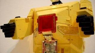 Deluxe Pyramidas The Carrier Zord  CollectionDX [upl. by Priscella]