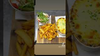 cottage pie australia food yummier foodie chipssalads [upl. by Cattier]