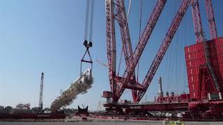 Mammoet Crane Ringer Setting down MASSIVE Fractionator up close and personal [upl. by Ramos54]