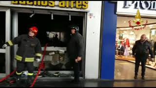 Incendio Libreria corso Buenos Aires a Genova [upl. by Tuhn309]