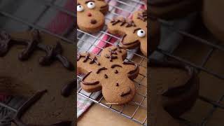 Holiday baking hack Turn gingerbread into reindeer cookies 🌲 gingerbreadcookies holidaybaking [upl. by Rovelli]