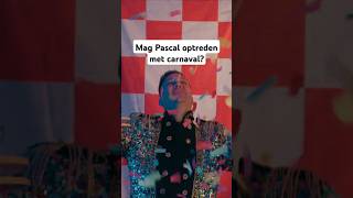 Mag Pascal Redeker optreden met carnaval shorts [upl. by Derdle433]