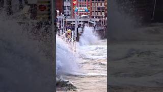 🌊✨️ MAREAS VIVAS EN EL CANTABRICO ✨️🌊 😍💚💙 Playa de San Lorenzo Gijon Asturias [upl. by Kal]