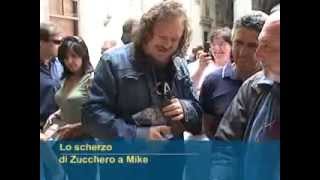 Lo scherzo di Zucchero a Mike Bongiorno [upl. by Eerrahs]