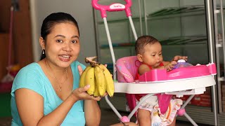 bayi lucu makan pisang pertama kali  baby eat banana for the first time [upl. by Alletneuq]