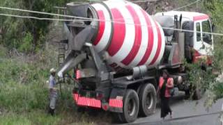 Cleaning a concrete lorry [upl. by Elocn]