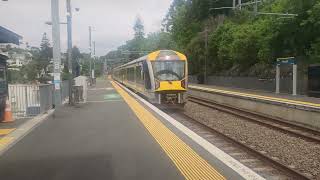 3 Carriage Electric Train Speeding Through Parnell [upl. by Llenroc]