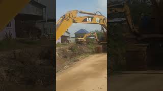 Excavator cleaning up excavator helpworkexcavator [upl. by Oicelem96]