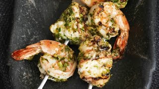 Recette  Brochettes de gambas marinées [upl. by Ennylhsa68]