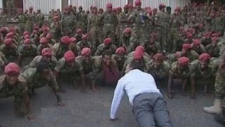 Photo Ethiopia PM relives his military days with protesting soldiers [upl. by Crispen]