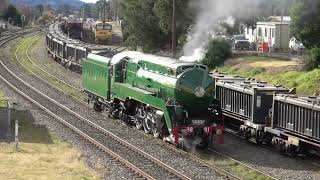 A BUSY 90 MINUTES At Moss Vale Railway Station  Australian Trains  Heritage Passenger Freight [upl. by Adriel]