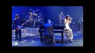 Laura Pausini  Medley Strani Amore Lettera Live in Paris 05 [upl. by Flam]