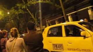 Femme au volant impatiente vs Taxi Colombie [upl. by Aifoz]