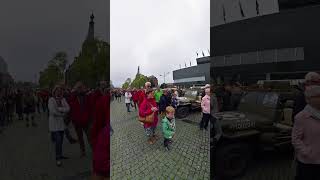 80 jaar Vrijheid  Willemsplein  Militaire Voertuigen 2014 80 jaar Vrijheid Willemsplein Tilburg [upl. by Weinstein]