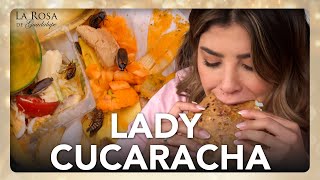 Melany recolecta cucarachas para comer gratis en los restaurantes  LADY CUCARACHA 14 LRDG [upl. by Anaidni]