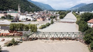 Überschwemmungen Tote bei schweren Unwettern in der Schweiz [upl. by Angadresma]