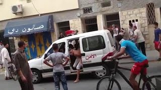 شاهد لحظة هروب مشرمل من سيارة الشرطة في المغرب هههههههه police marocain [upl. by Eul]