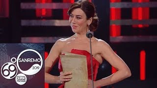 Sanremo 2019  Virginia Raffaele in quotHabaneraquot [upl. by Nymzaj]