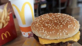 米マクドナルドでO157の集団食中毒 1人死亡10人入院 49人が体調不良訴え タマネギが原因か クォーターパウンダーの提供を一時停止 [upl. by Atinehs72]