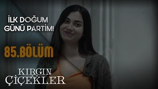 Meral’den arkadaşlarına hediyeler  Kırgın Çiçekler 85Bölüm [upl. by Nirok910]