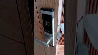 OZELRFV9666 LOCK SYSTEM CARD opening hotellock hoteldoorwooden door locklockcardlockhotel [upl. by Lerual]