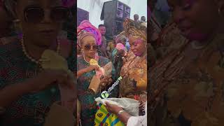 TENI MAKANAKI’S MOM VIBES TO TOLU OBEY SONGS AT MRS DUPE OLATUNJI PARENTS BURIAL [upl. by Kreager708]