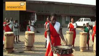 Eerste vrouwelijke drum groep Burundi [upl. by Moyer]