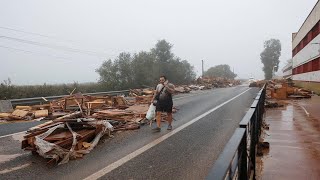 Walencja na frontcie powodzi Niecodziennie spotykane zjawiska pogodowe w regionie [upl. by Sinclare147]