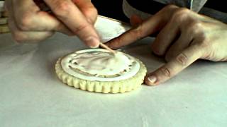 How To Flood Cookies with Royal Icing Using a Sandwich Bag [upl. by Thagard]