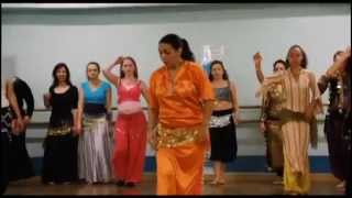 Découvrir les techniques de danse orientale [upl. by Ishmul]