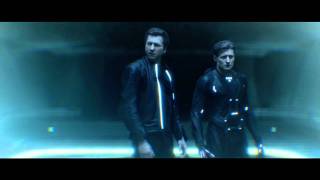 Tron Legacy  Tron fights to save Kevin Flynn [upl. by Deroo207]