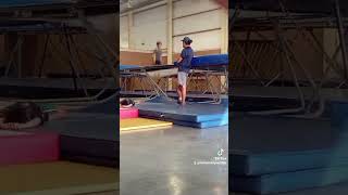 gimnasta ejercicio gimnasio niños teamtramp jump [upl. by Trever]