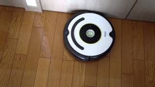 roomba 620 cleaning edge（ルンバ620が部屋の端を掃除している様子） [upl. by Zoes883]