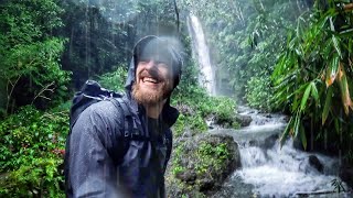 Solo Übernachtung im Regenwald  Bambus eigenes Messer Hängematte Wasserfall Indonesien [upl. by Bleier85]