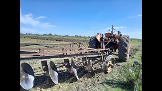 Arando con un Fiat SOMECA M45  Arado a discos [upl. by Allanson226]