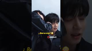 Jimin besó su oreja de Jungkook 😱 ¡su reacción 🐰 🔥😏 ¡Oh Jimin jikook shorts kpop bts [upl. by Eisaj]