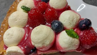 tarte aux fruits rouges 🥰😋chantilly mascarpone à la pistachevanille تورتة الفواكه الحمراء ولا اروع [upl. by Topping]