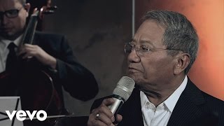 Armando Manzanero  Nos Hizo Falta Tiempo En Vivo [upl. by Ynahteb]